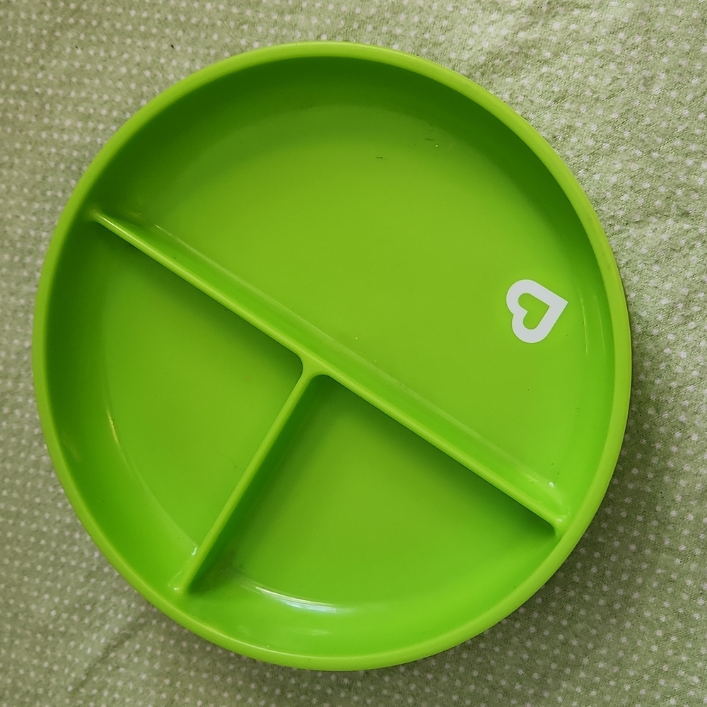 Munchkin stay put green suction plate for babies and toddlers